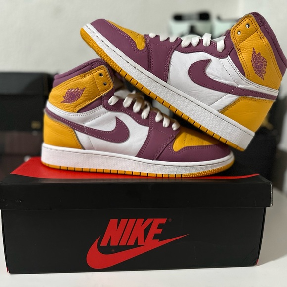 Jordan 1 Brother Hood Size 6.5 Men / 8 Women - Picture 5 of 8